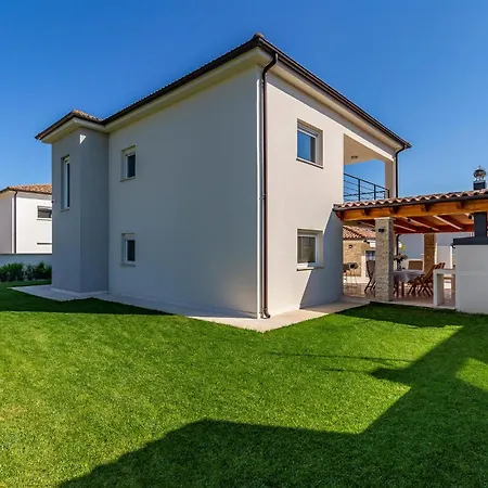 Semesterbostad Awesome In With Kitchen Vodnjan