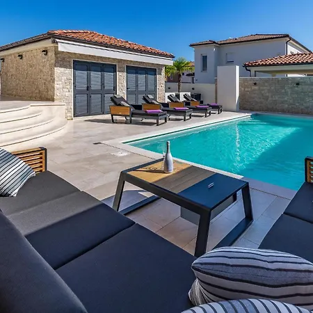 Awesome In With Kitchen Semesterbostad