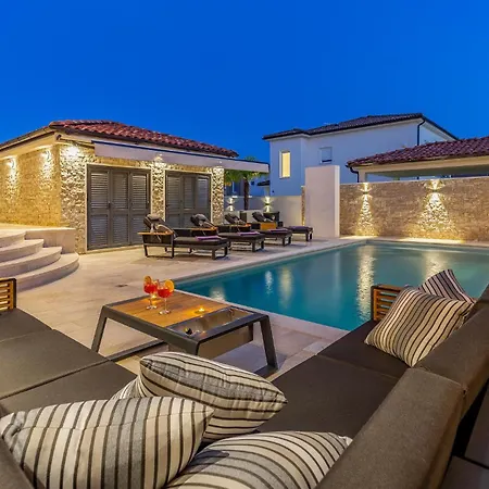 Semesterbostad Awesome In With Kitchen Vodnjan