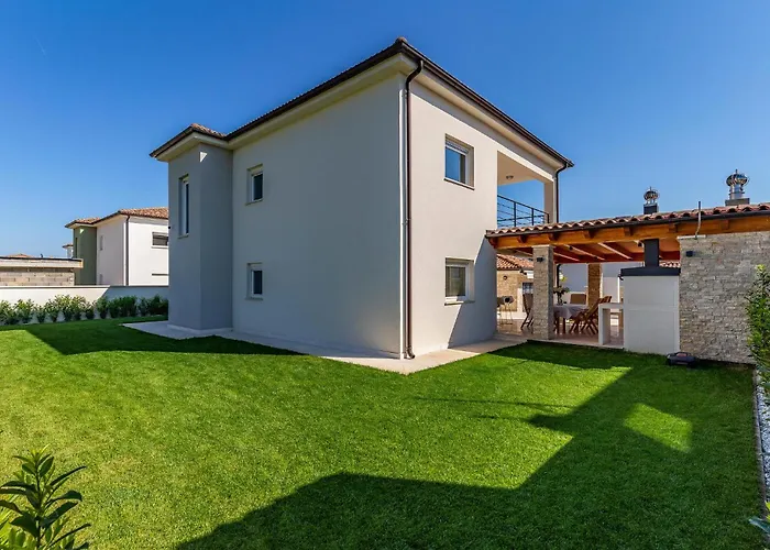 Semesterbostad Awesome In With Kitchen Vodnjan