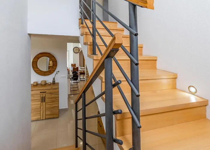 Semesterbostad Awesome In With Kitchen Vodnjan